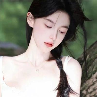 小鬼头上的女人